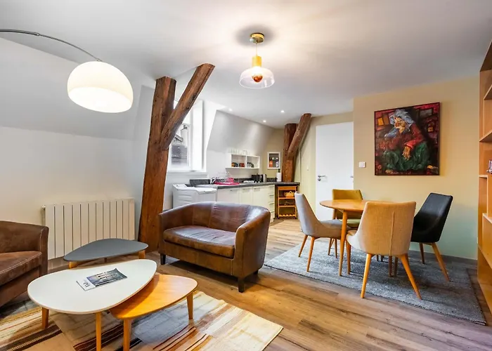 Le Coquet De Saint-epvre - En Centre-ville *